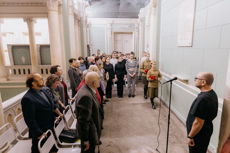 Традиционное возложение цветов к  Мемориальной доске РГИСИ