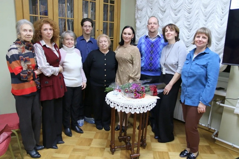 «Вернулись снова мы в наш дом на Моховой»
