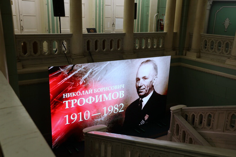 Выставка театрального и киноплаката «Вечно живые» (2025 год)