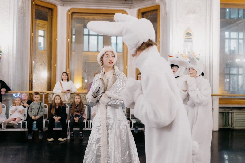 Предновогодние показы спектакля «И жили они долго и счастливо»