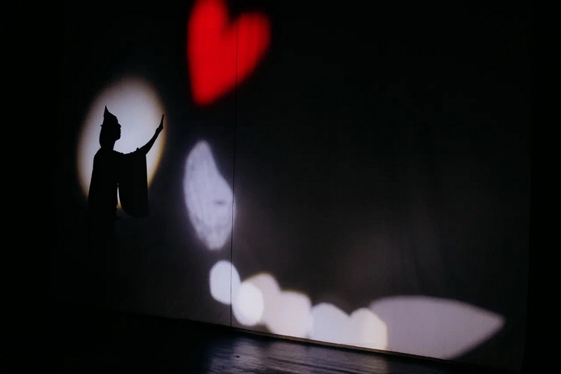 Предновогодние показы спектакля «И жили они долго и счастливо»