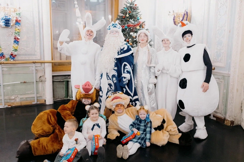 Предновогодние показы спектакля «И жили они долго и счастливо»