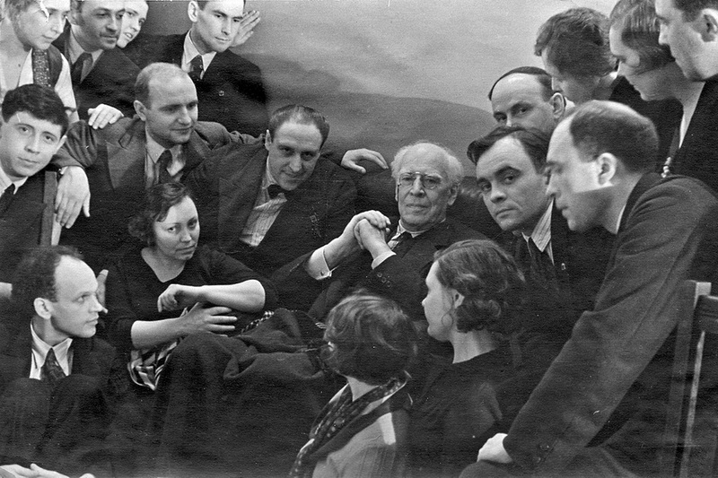 Поздравляем с Днем артиста!